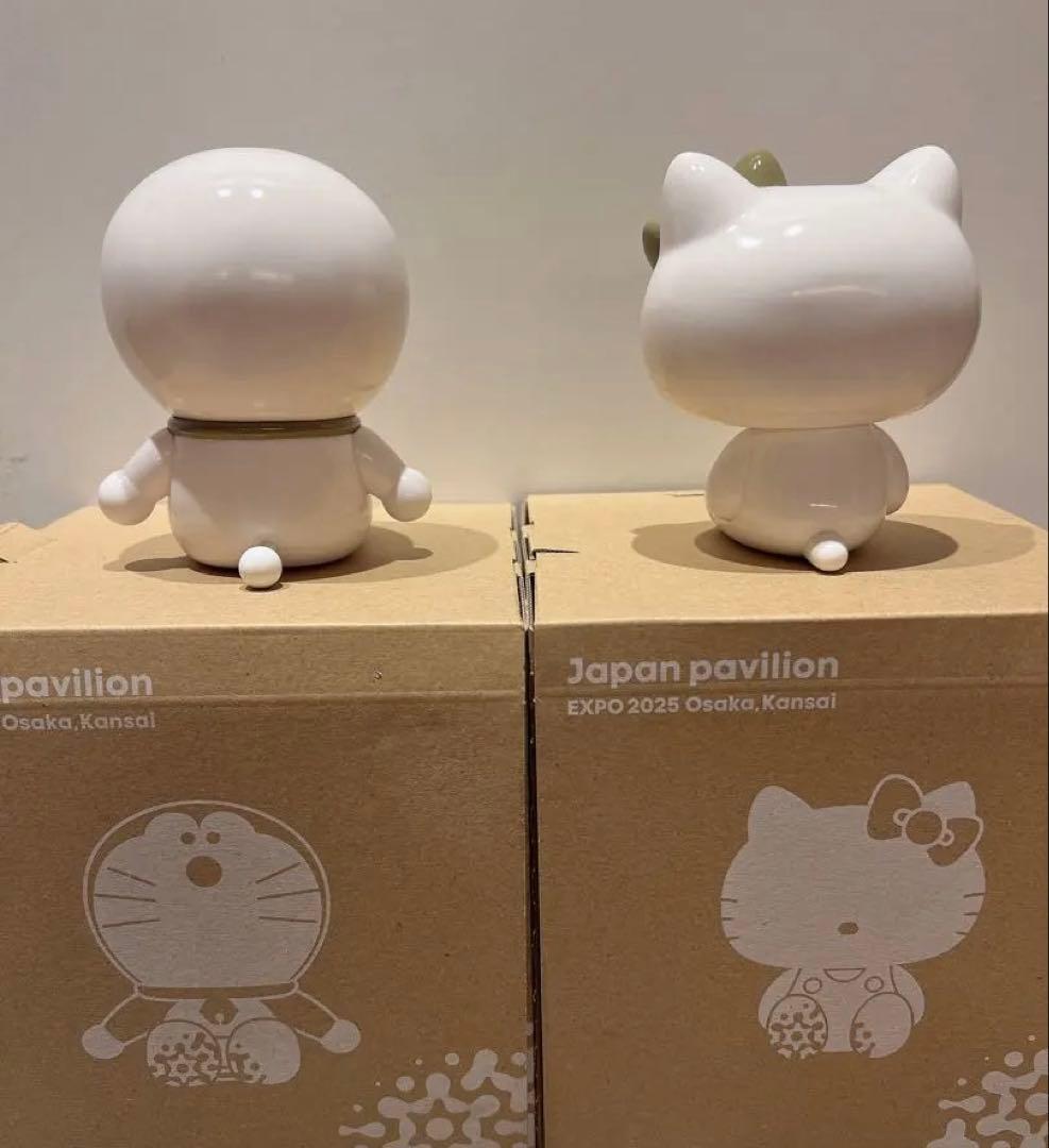 日本館　万博　ドラえもん ハローキティ フィギュアセット　ベアブリック