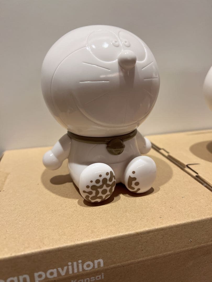 日本館　万博　ドラえもん ハローキティ フィギュアセット　ベアブリック