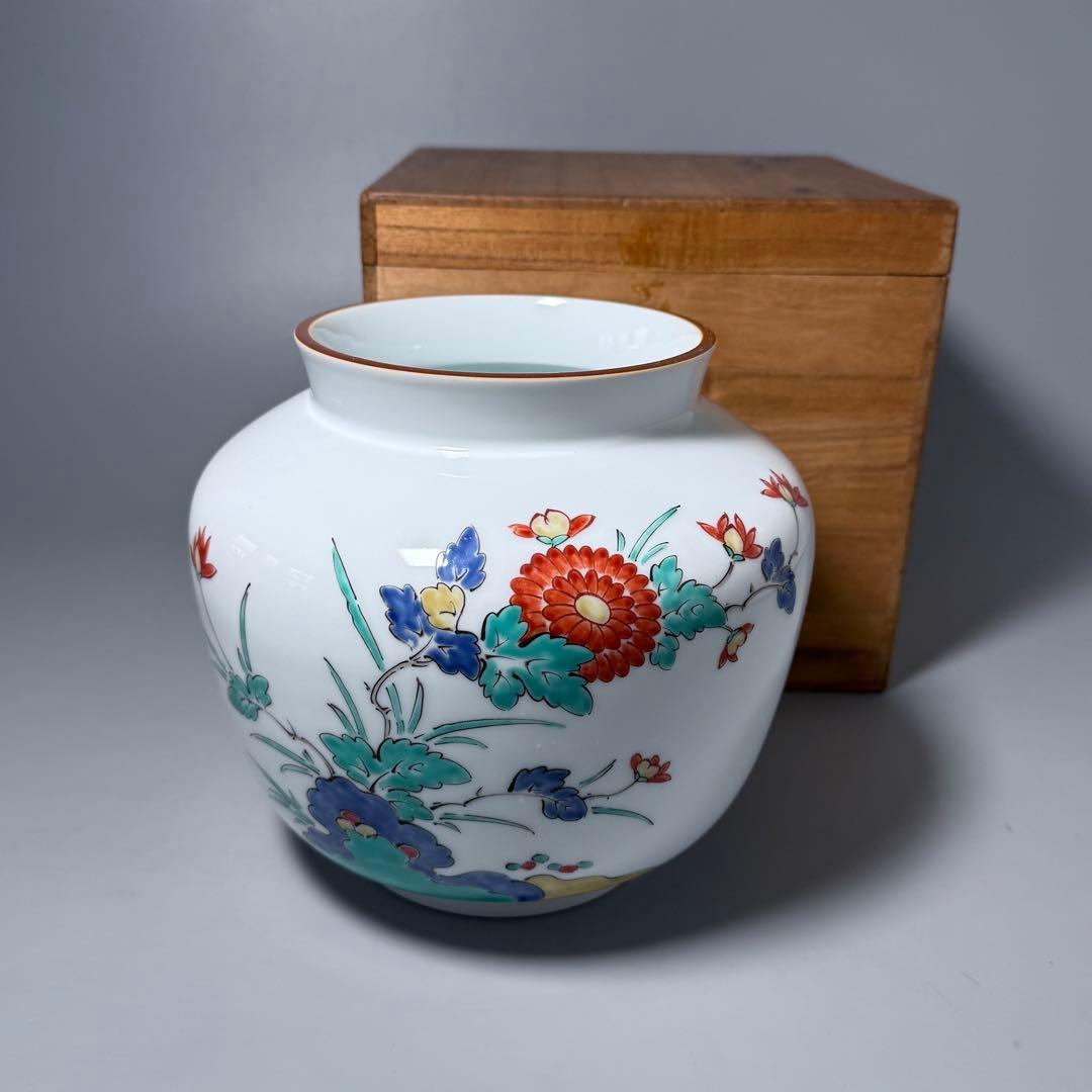 国重要無形文化財指定　十三代　酒井田柿右衛門　錦岩牡丹壺　共箱　栞