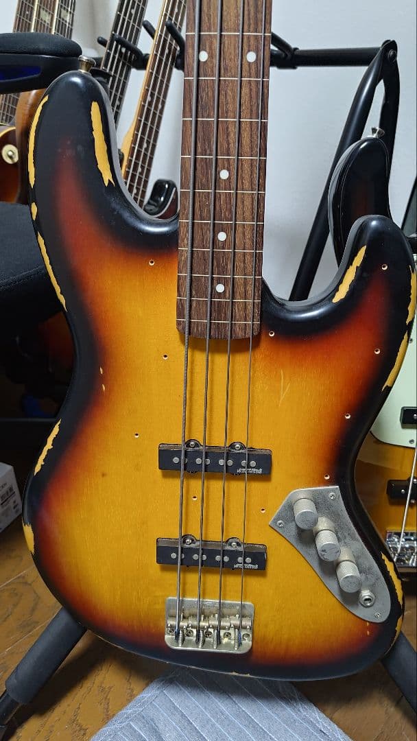 ベース Vintage V74 ICON Fretless