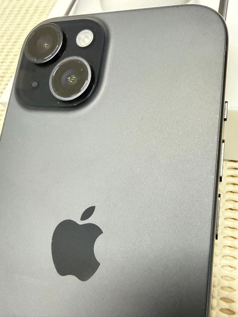 純正バッテリー残量100％　iPhone15 128GB ブラック