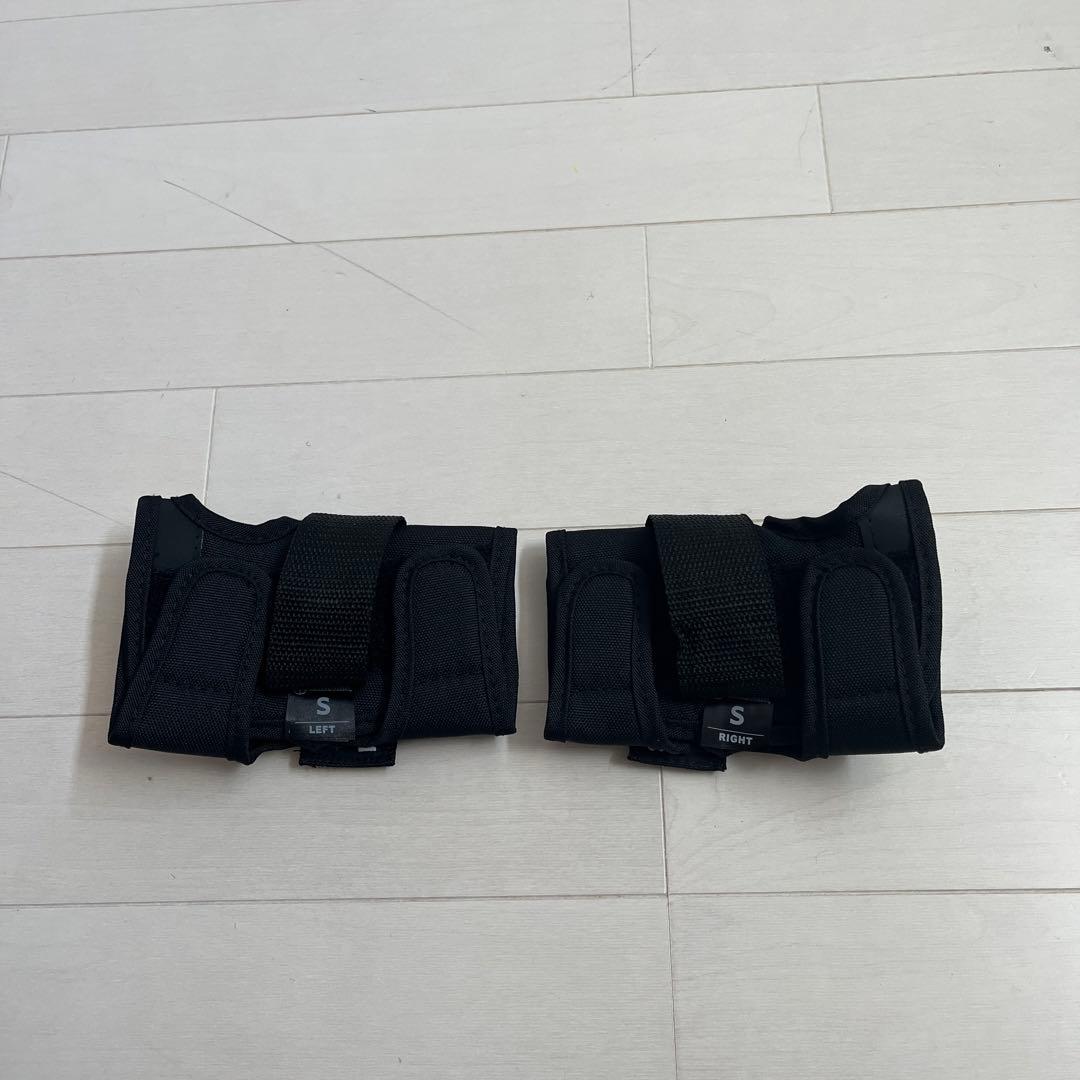 【新品未使用】スケボー　スケートボード キッズヘルメット&肘・膝・手ガードセット