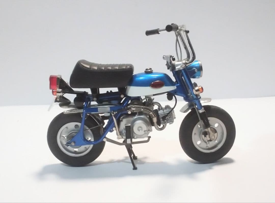 【新品】エブロ 1/10 ホンダモンキー Z50Z