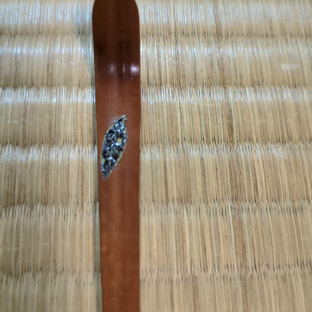 銀象篏茶杓　銘「落葉」