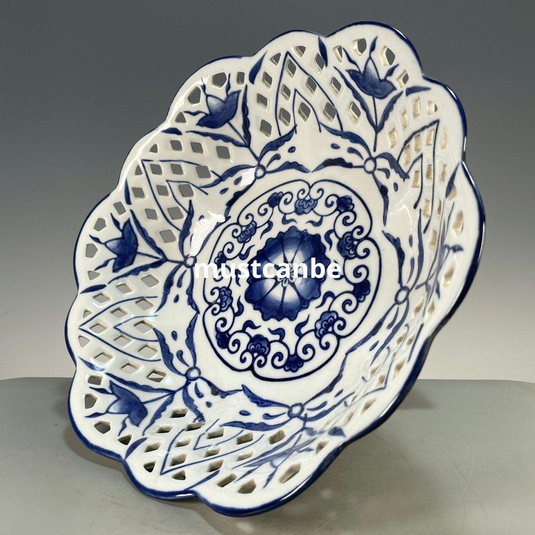 中国美術 青花磁纏枝花卉透かし彫り花果盤 景徳鎮 陶磁器 装飾品 工芸品 置物