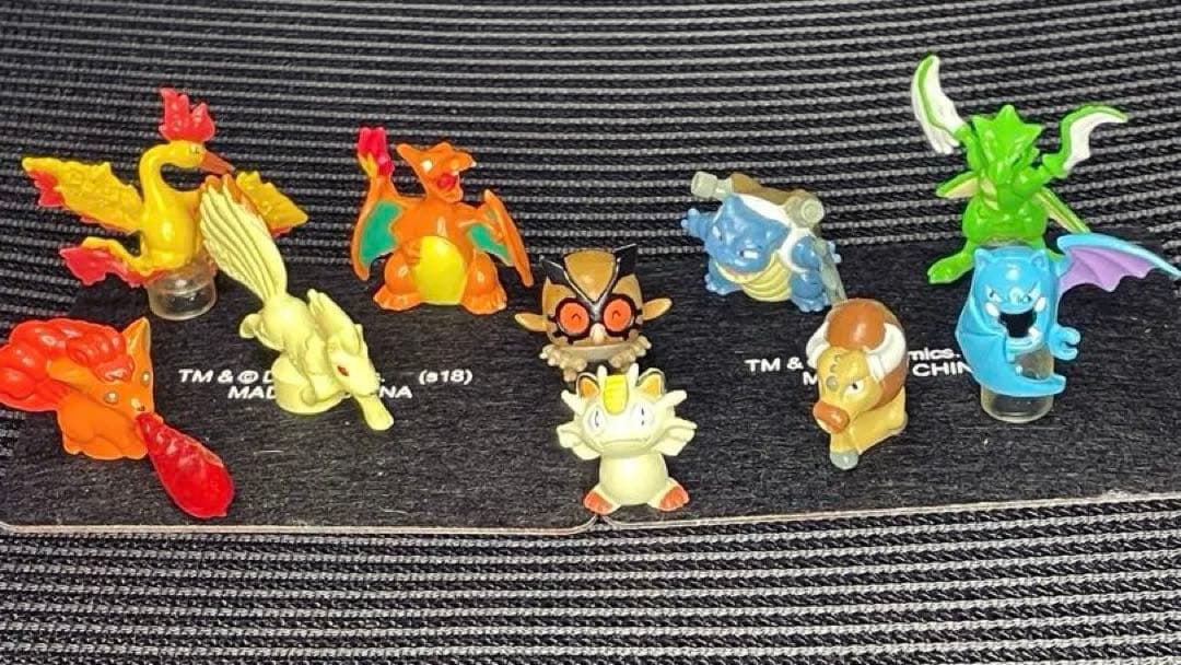 ポケモン フィギュア 25 体セット無料のマスターボール付き