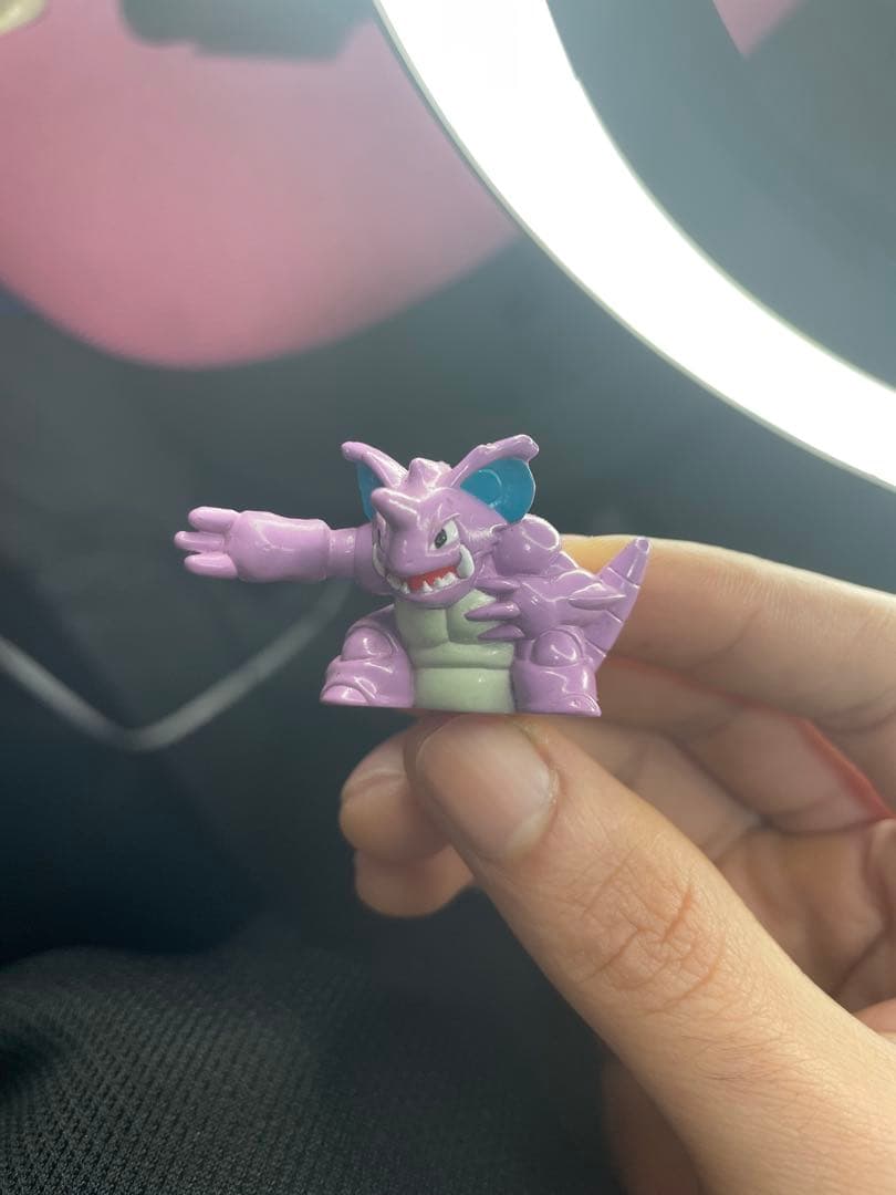 ポケモン フィギュア 25 体セット無料のマスターボール付き