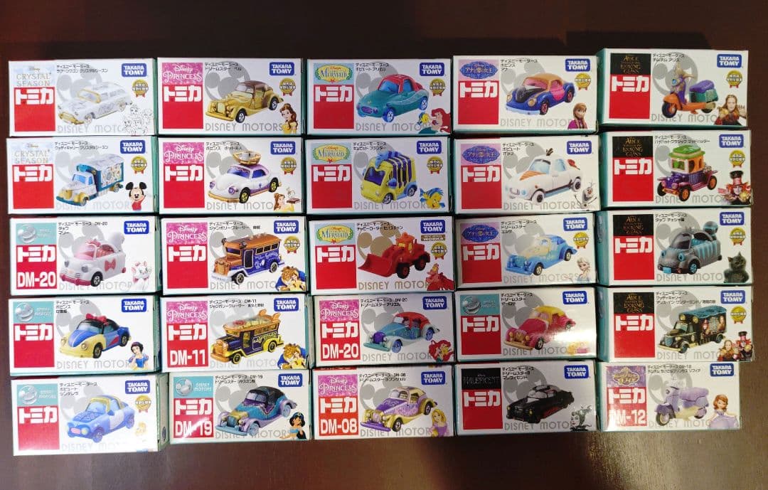 トミカ　ディズニー　25台セット　白雪姫、シンデレラ、美女と野獣、アラジン、他