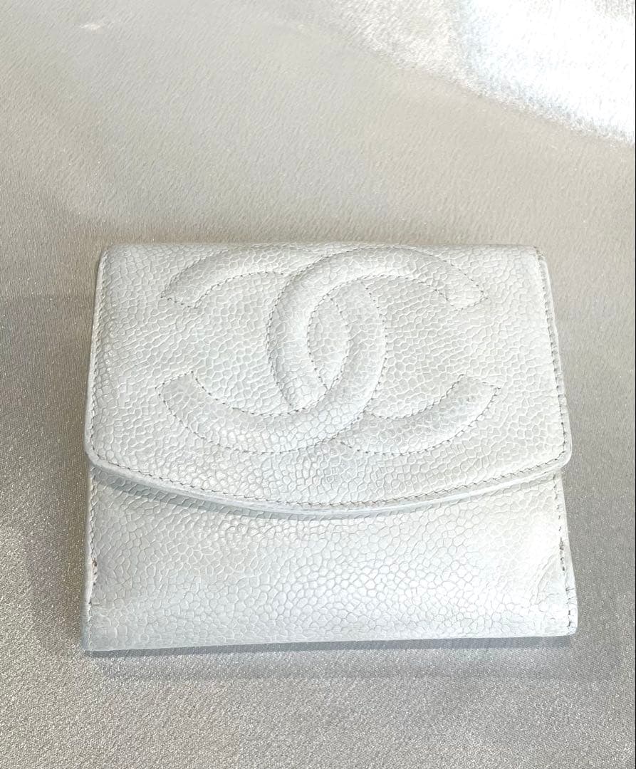 CHANEL ホワイトレザー キャビアスキン　二つ折り財布　本物　匿名発送