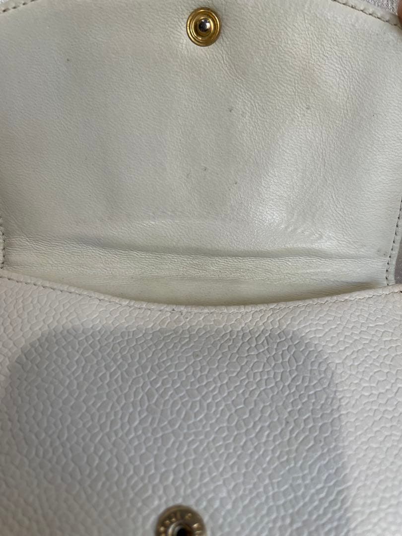 CHANEL ホワイトレザー キャビアスキン　二つ折り財布　本物　匿名発送