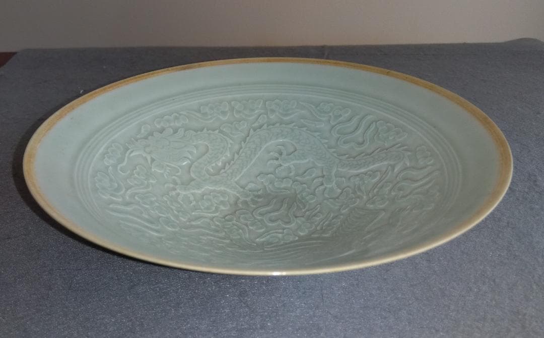 中國古陶磁器　宋　印花対龍鳳凰紋椀　青白磁　景徳鎮窯