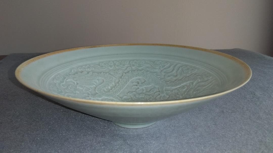 中國古陶磁器　宋　印花対龍鳳凰紋椀　青白磁　景徳鎮窯