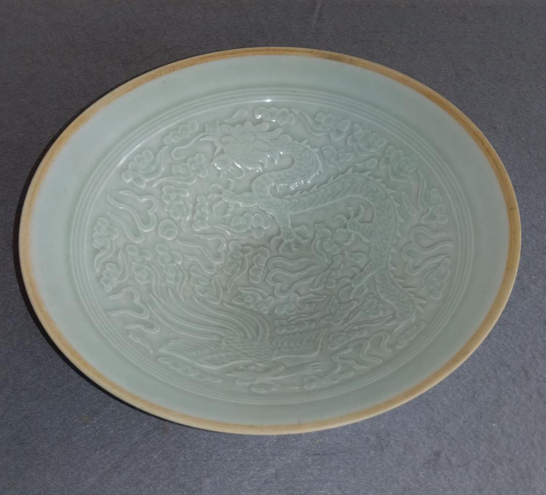 中國古陶磁器　宋　印花対龍鳳凰紋椀　青白磁　景徳鎮窯
