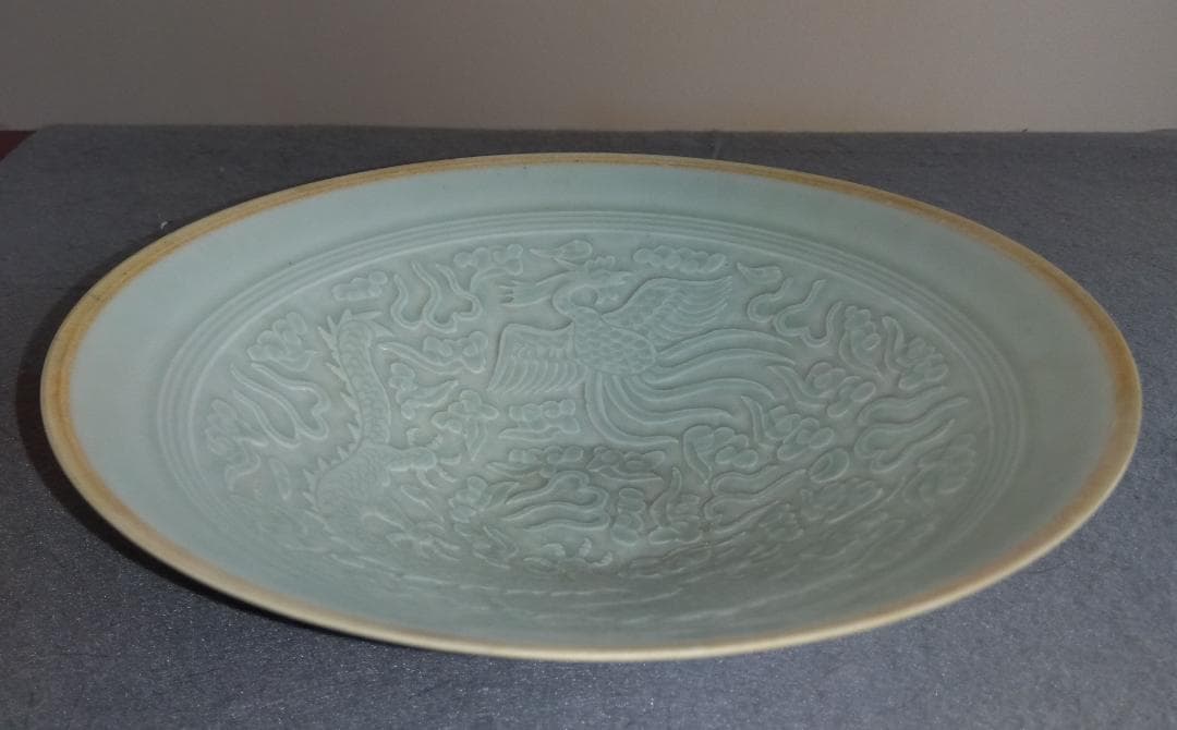 中國古陶磁器　宋　印花対龍鳳凰紋椀　青白磁　景徳鎮窯