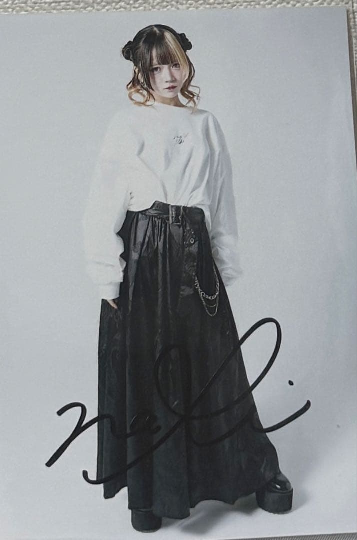 川口莉奈　直筆サイン入りブロマイド