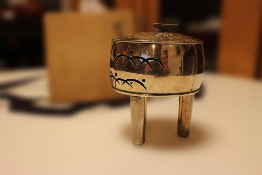 宮内省御用　服部製　純銀　丸形透かし香炉　241ｇ　　香道具銀瓶湯沸鉄瓶