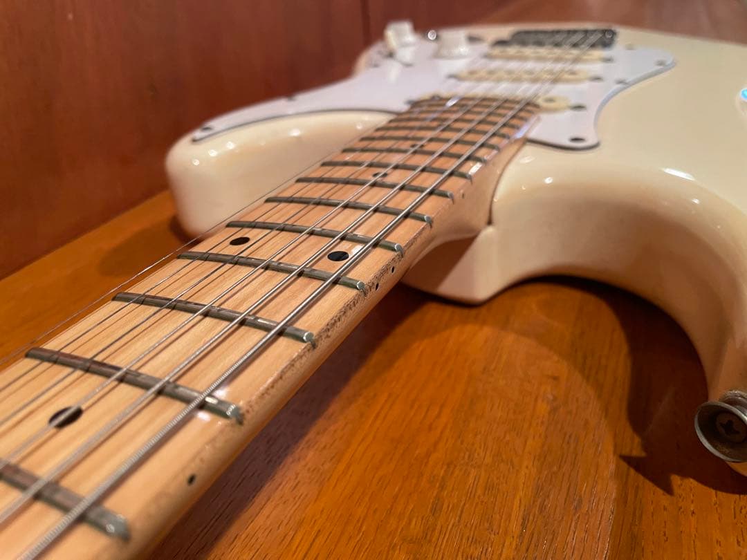 ミディアムスケール　Fender ストラトキャスター ホワイト