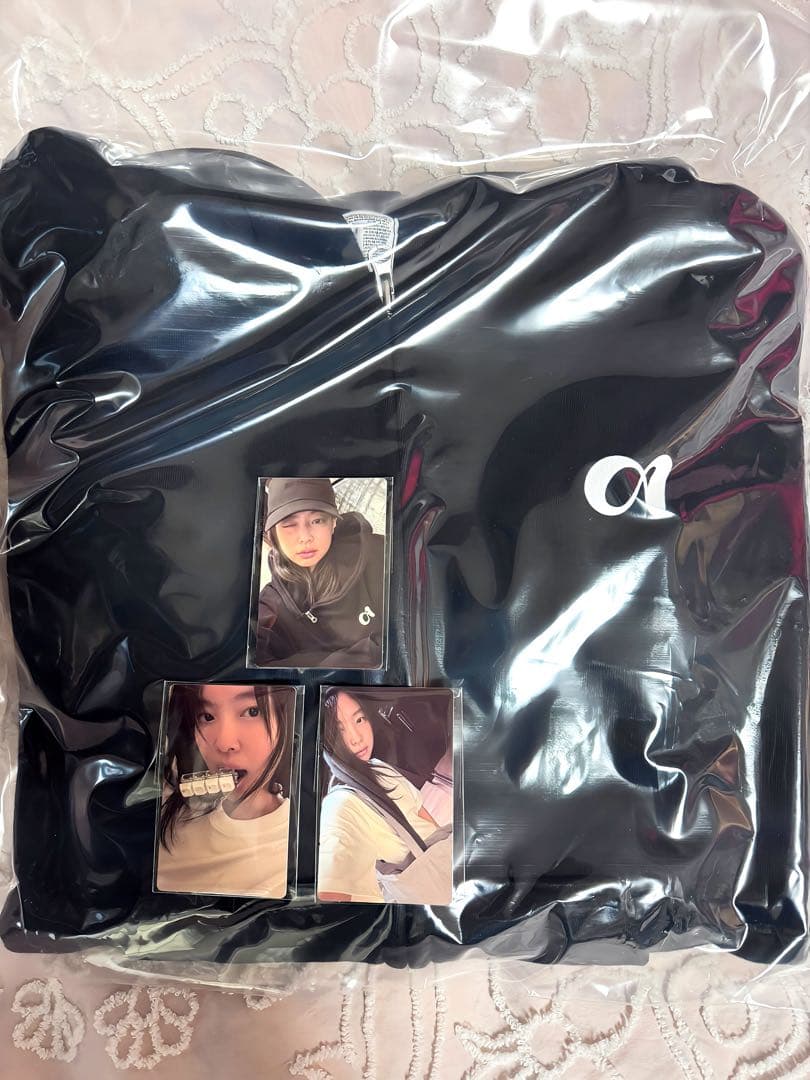 Jennie ZEN SERIF Zip-up Hoodieトレカ3枚