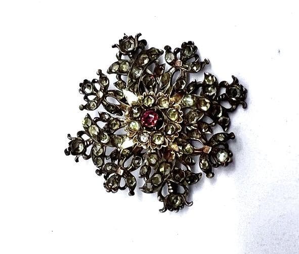 花の形のブローチ　水晶　ローズカット　ジョージアン