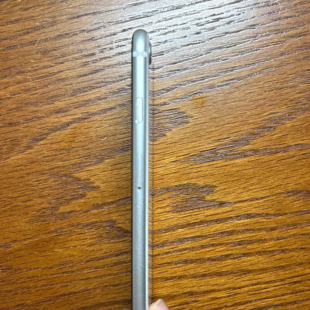 iPhone SE 第3世代　ホワイト