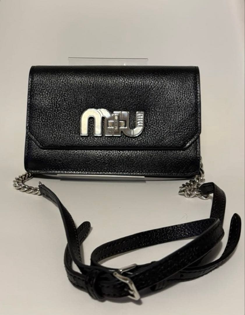 MIUMIU ミュウミュウ　ショルダーバッグターンロック　チェーンレザー