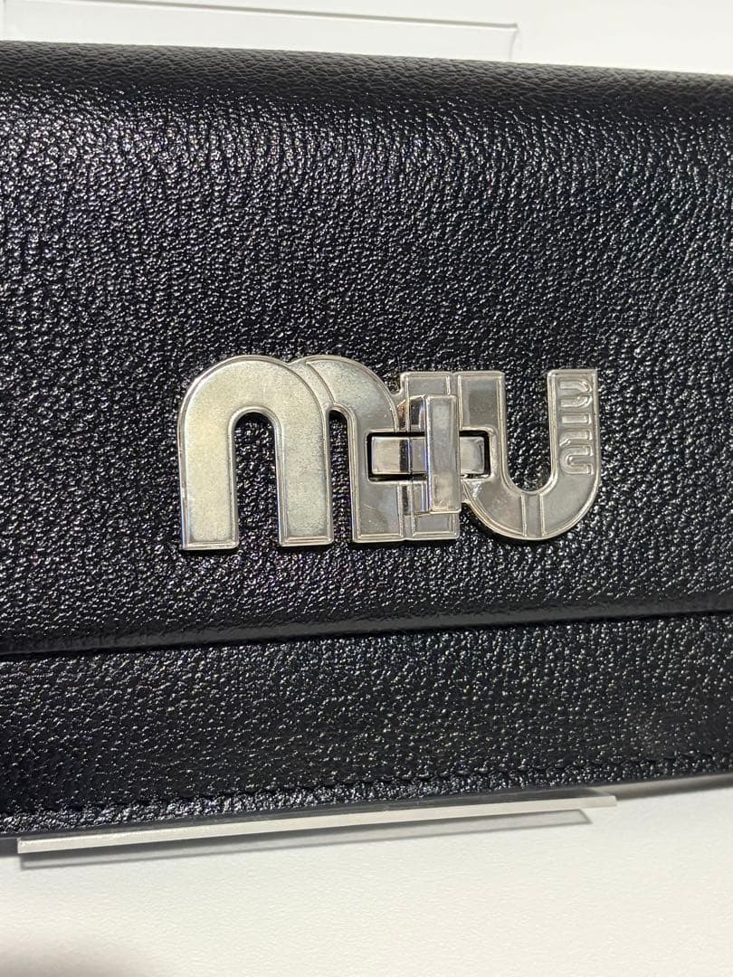 MIUMIU ミュウミュウ　ショルダーバッグターンロック　チェーンレザー