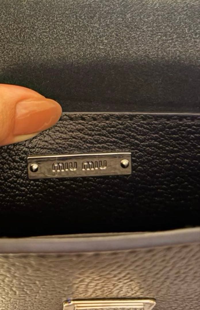 MIUMIU ミュウミュウ　ショルダーバッグターンロック　チェーンレザー