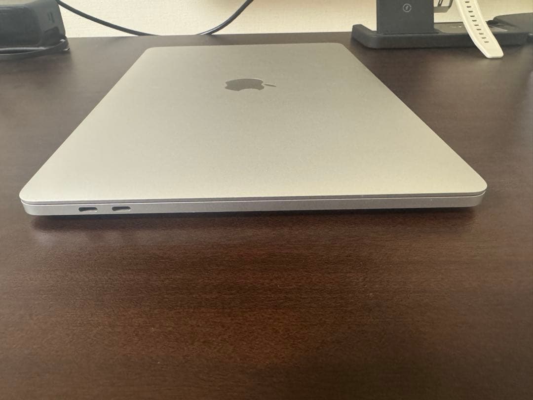 Apple MacBook Pro 2017 13インチ Touch Bar付き