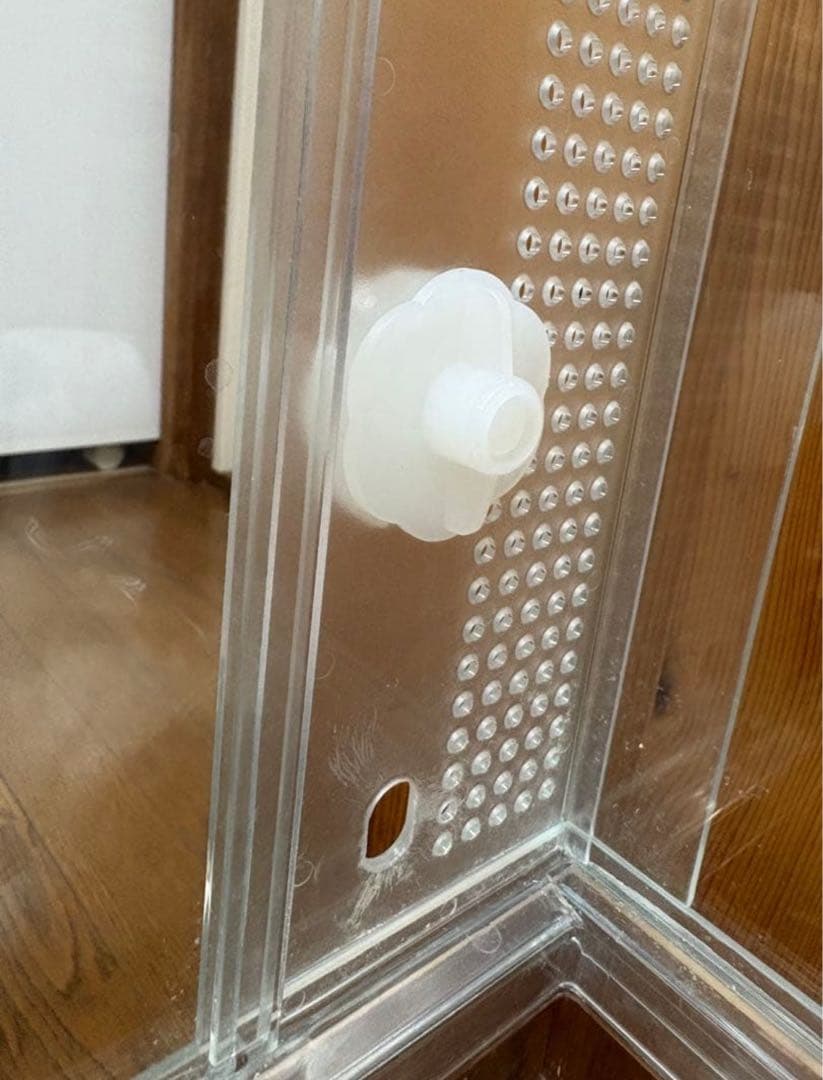 透明ケージ飼育・ディスプレイ用 角に補修跡あり