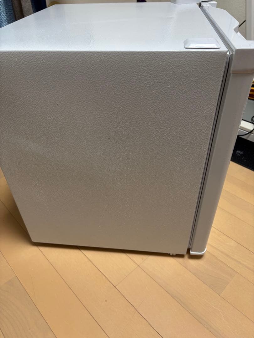 MAXZEN 2022年製 小型冷蔵庫　JR046ML01WH
