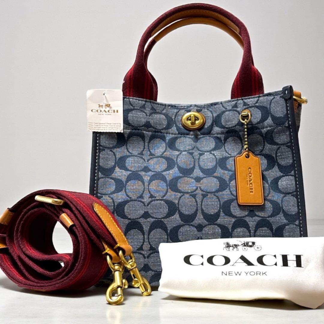 新品タグ付き　保管袋付き　COACH フィールド トート 22 シグネチャー