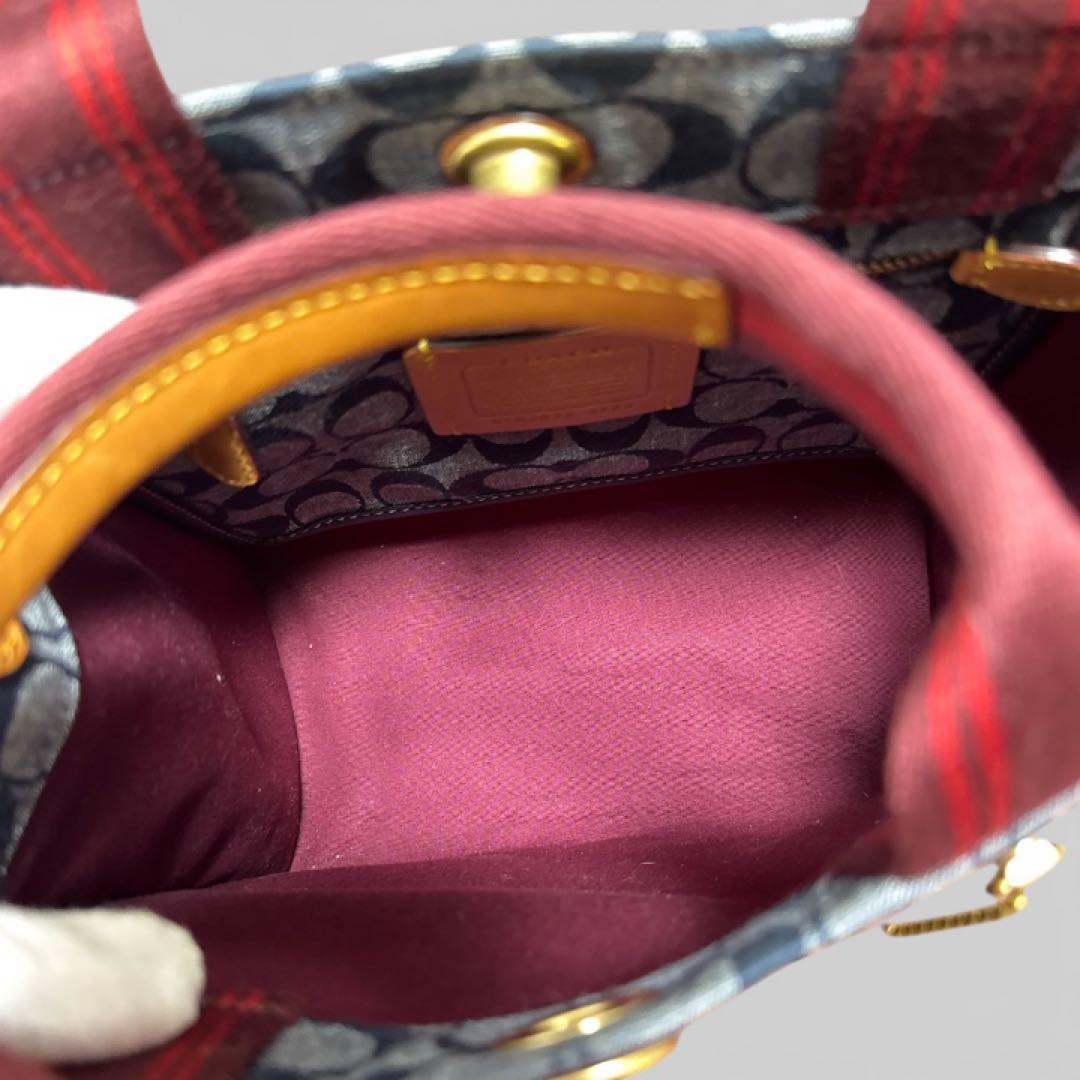 新品タグ付き　保管袋付き　COACH フィールド トート 22 シグネチャー