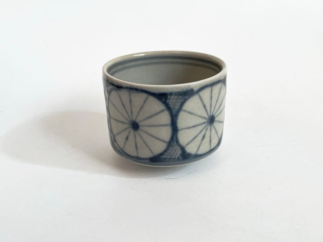 骨董　アンティーク　染付　菊文様　コロ茶碗　蕎麦猪口　半筒