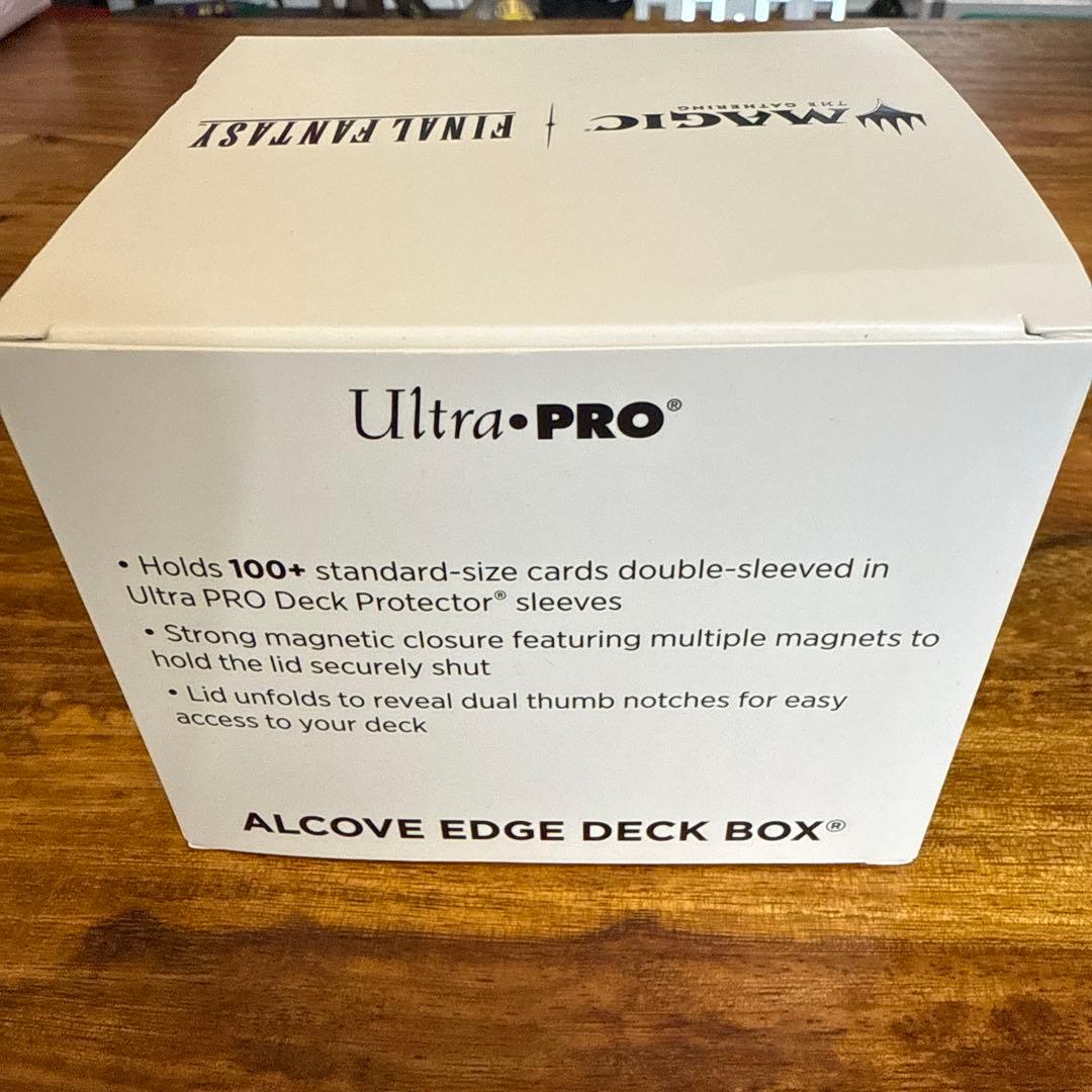 MTG ウルトラプロ/FF《クラウド：星の守護者》 プレミアムレザレットデッキ