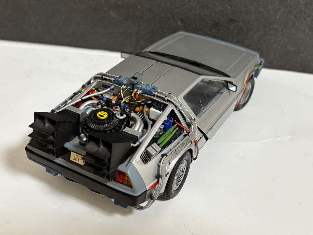 アオシマ 1/24 バックトゥザフューチャー デロリアン プラモデル 完成品
