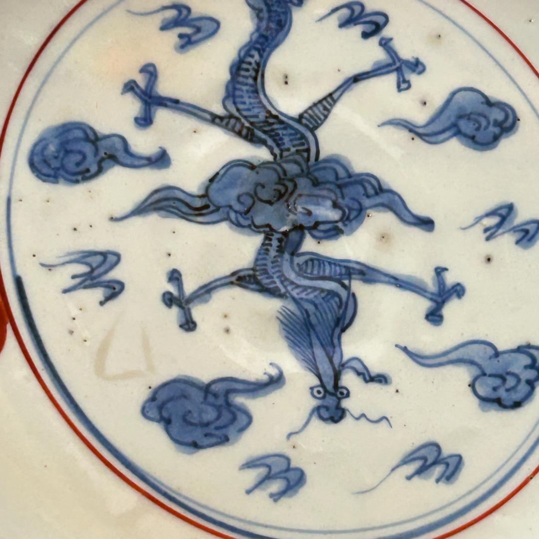 中国古美術　明時代　呉須赤絵　花草鳥魚文　古染付龍文飾皿　唐物　南京赤絵　箱付き