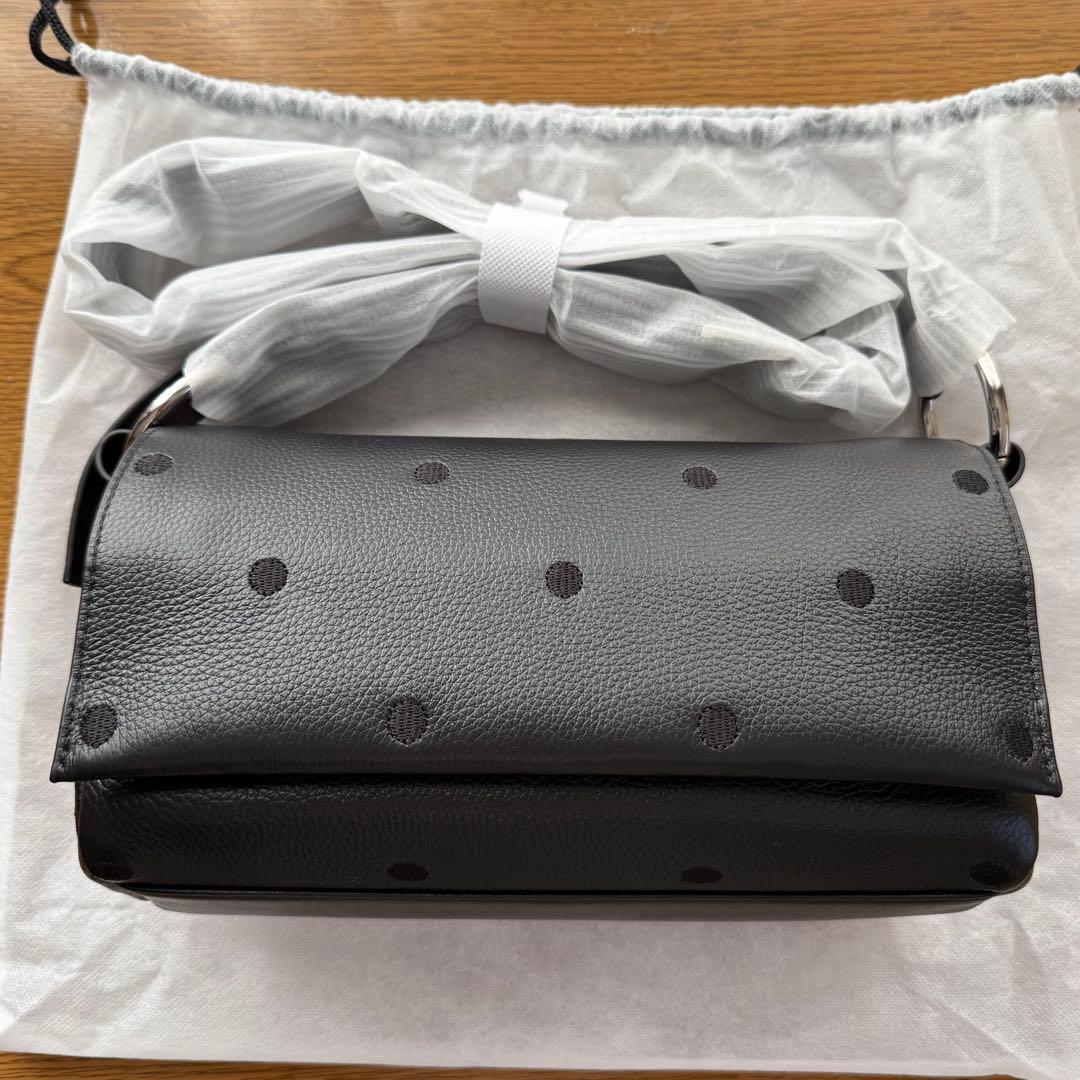 BEARDSLEYビアズリー　ドットボディバッグ　ブラック