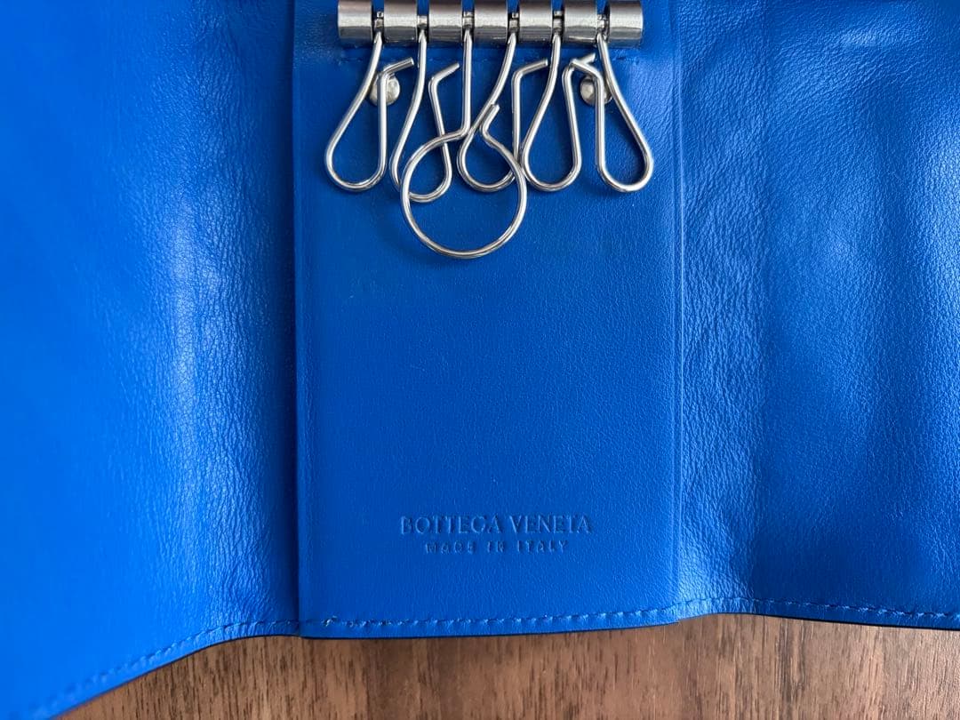 T*r様 BOTTEGA VENETA黒 レザー キーケース 編み込みデザイン