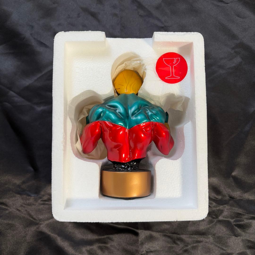 CAPTAIN MARVEL フィギュア　70sバージョン　マーベルミニバスト