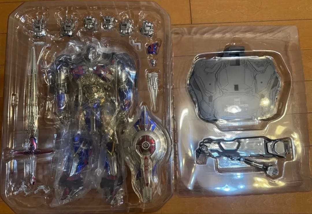 美品 DLX オプティマスプライム 最後の騎士王 threezero スリーゼロ
