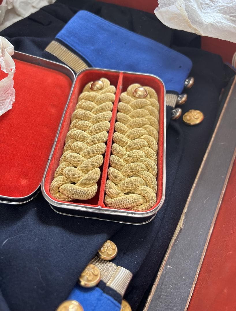 大日本帝國大礼服　航空大礼服　木箱付 検将校陸軍海軍軍隊軍服肩章勲章満州支那事変