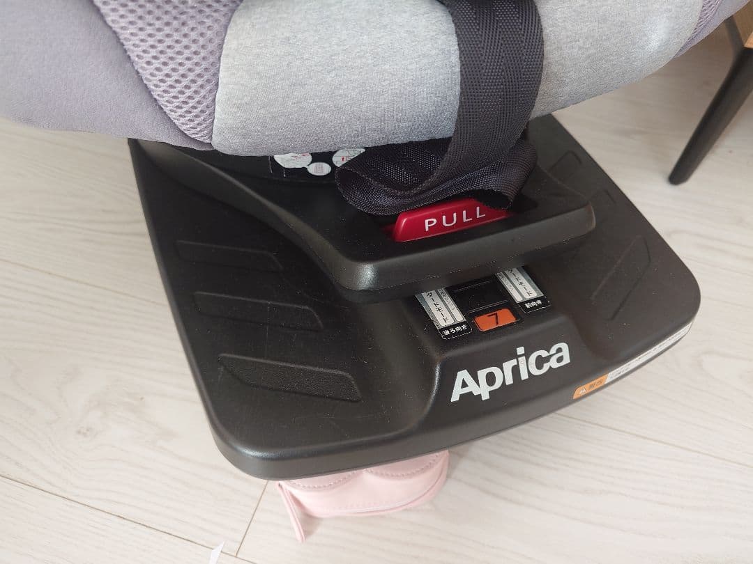 Aprica 車用チャイルドシート グレー　クルリラ　ISOFIX シートベルト