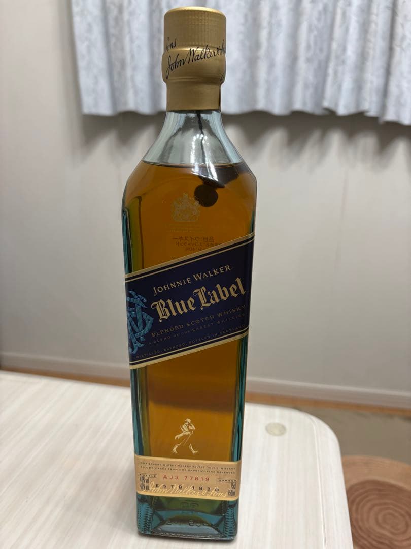 ジョニーウォーカー　750ml ギフトボックス入り