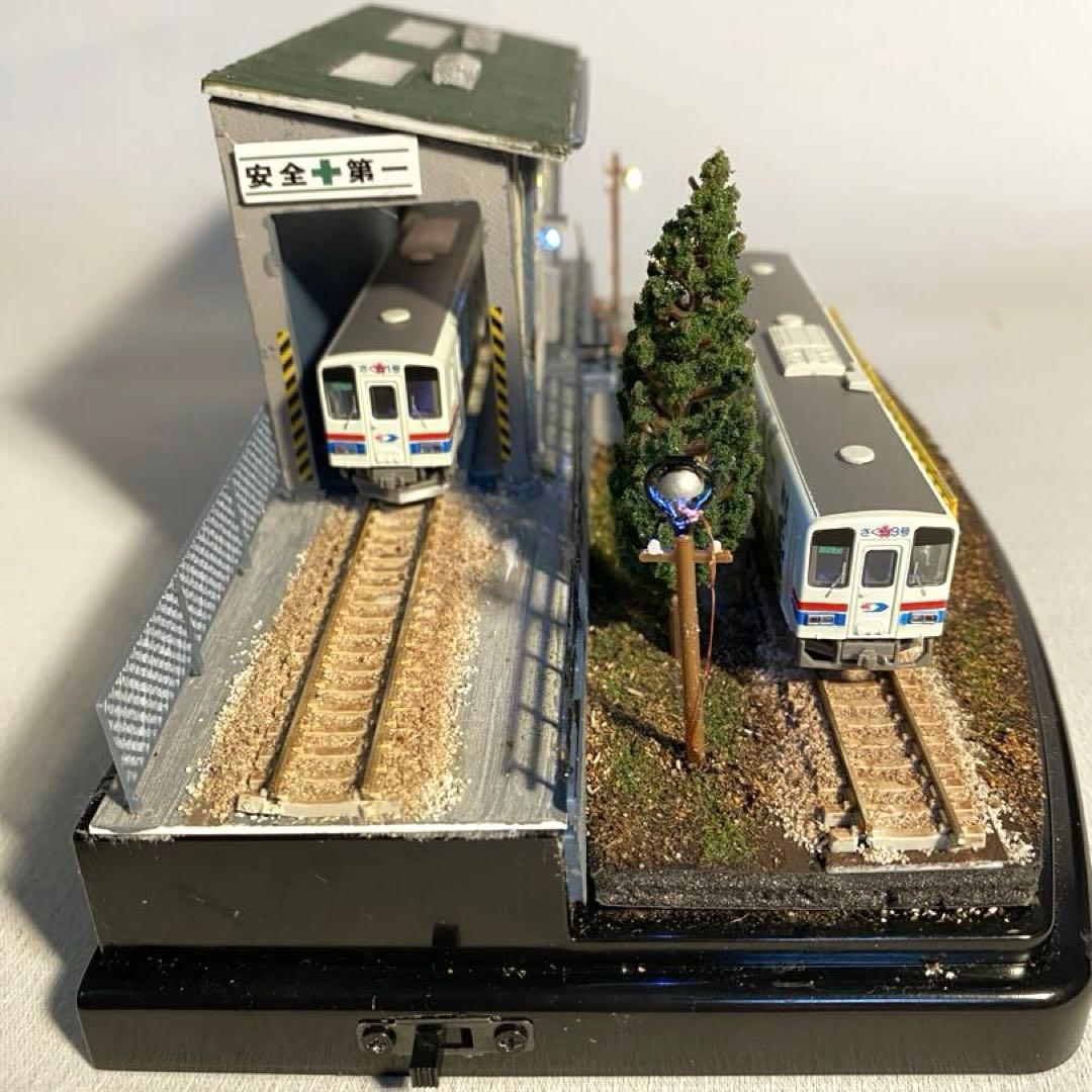 Nゲージ　鉄道　ジオラマ　模型　地方鉄道の機関区　LED照明付き