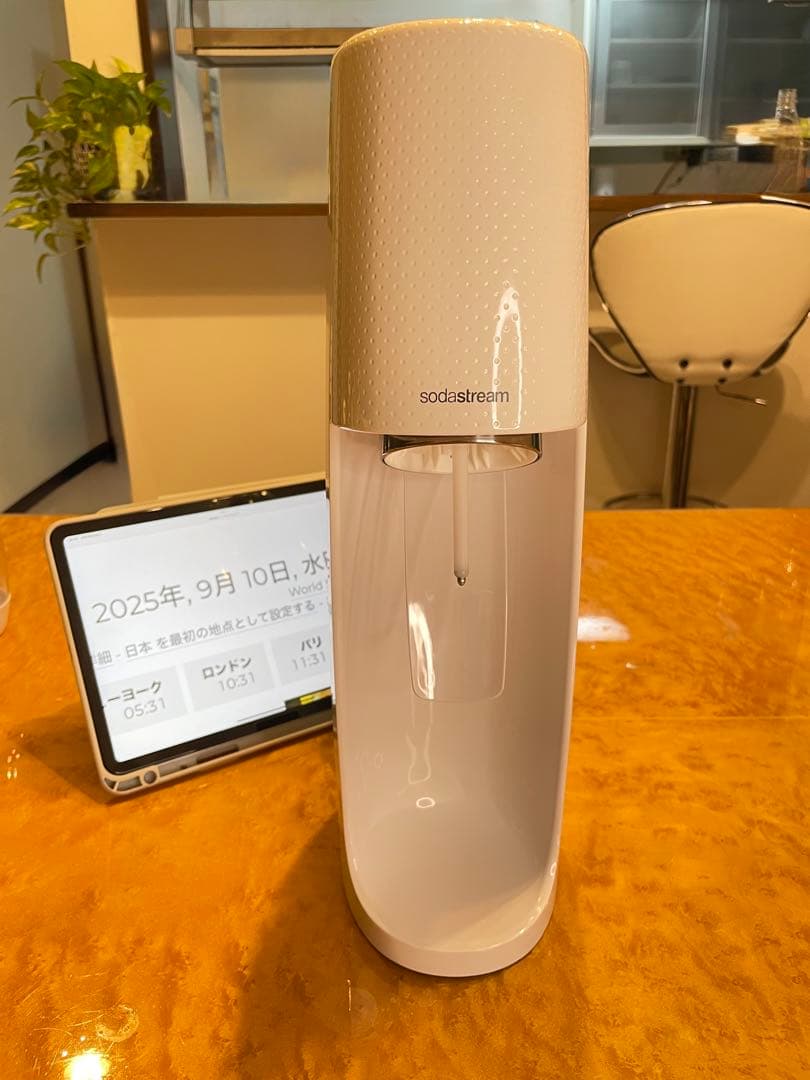 ソーダストリーム スピリット　ホワイト 専用ガスシリンダー2本 、専用ボトル1本