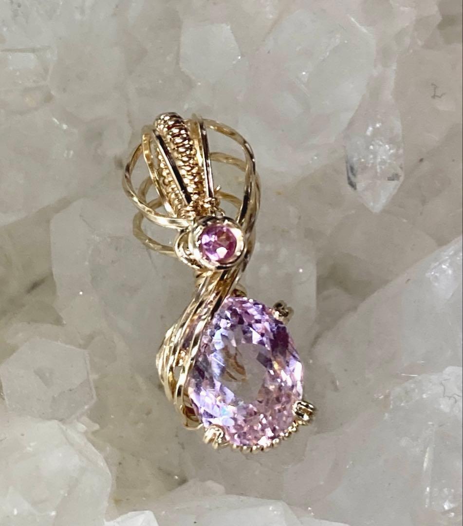 クンツァイト　ピンクサファイア　ペンダントトップ　ワイヤージュエリー
