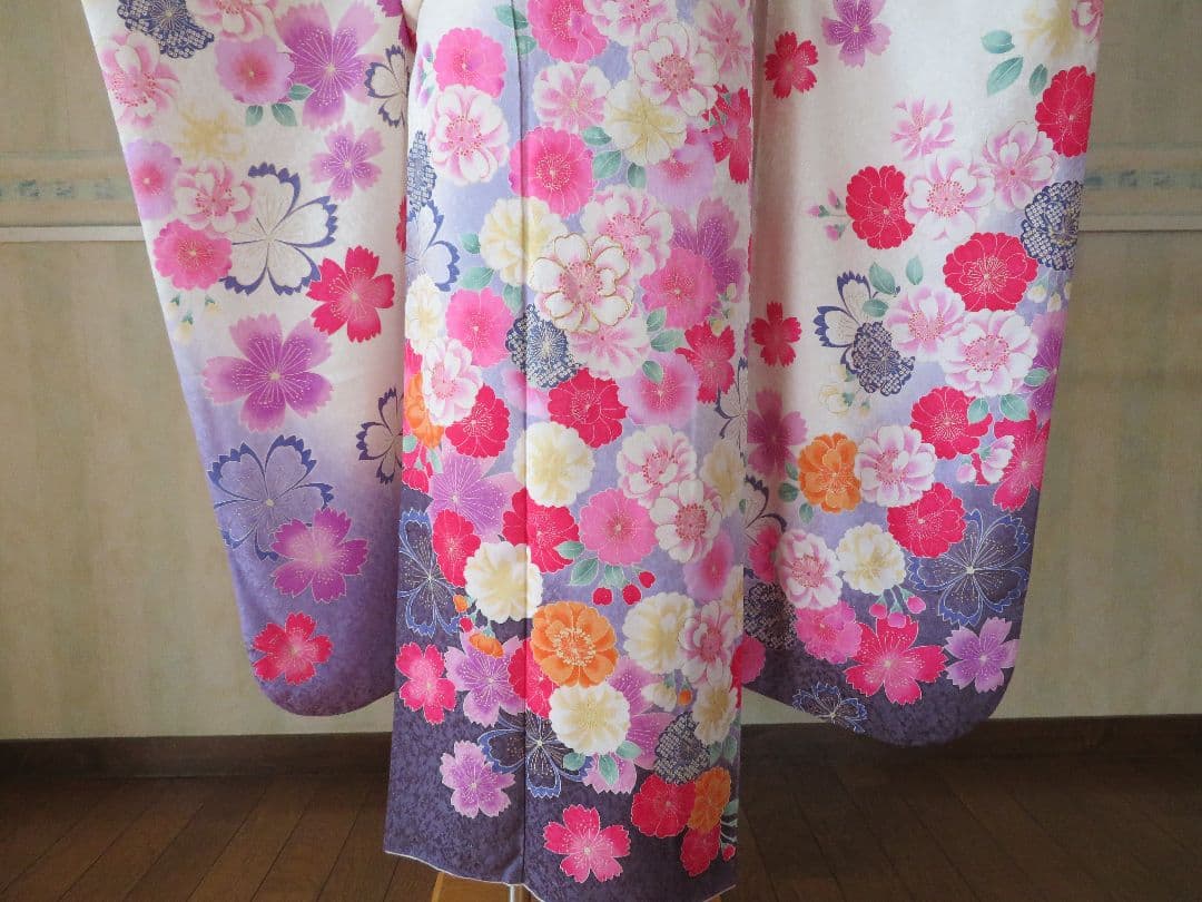 4541　振袖　２点セット　成人式結婚式卒業式　白正絹　ふりそで 桜