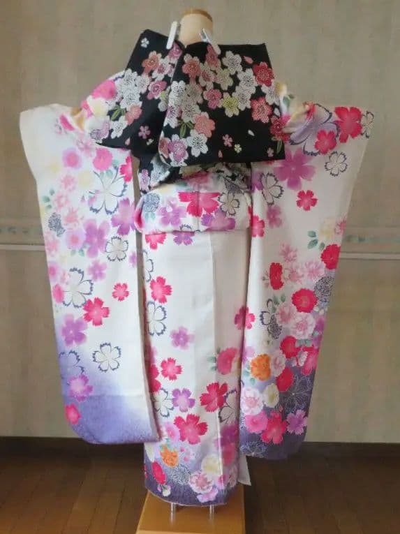 4541　振袖　２点セット　成人式結婚式卒業式　白正絹　ふりそで 桜
