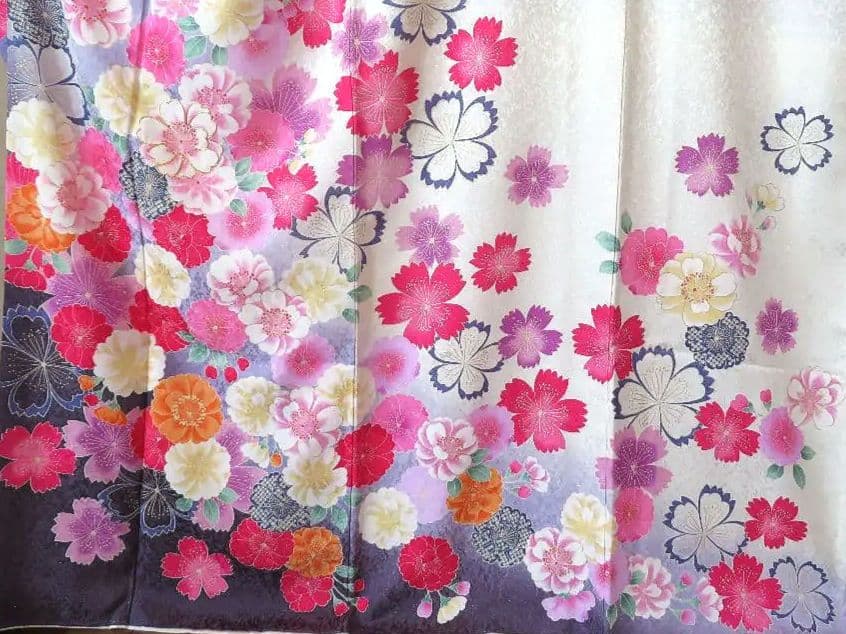 4541　振袖　２点セット　成人式結婚式卒業式　白正絹　ふりそで 桜