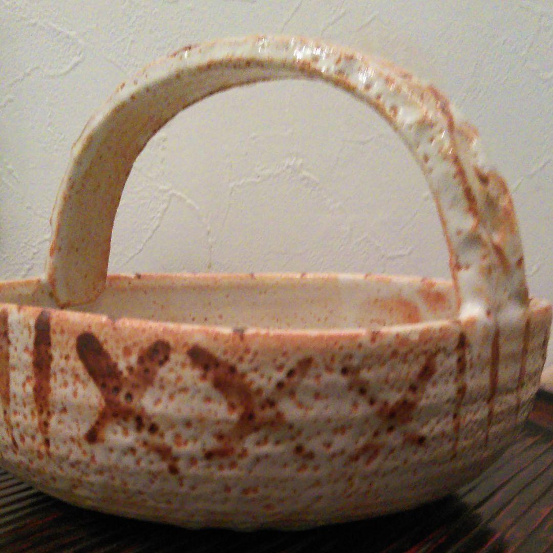 手付き志野焼きの陶器。